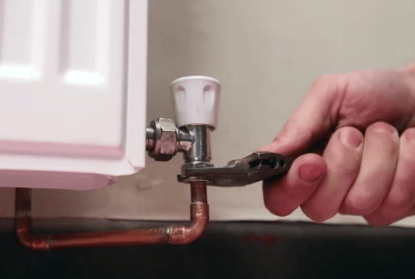 Fitting TRV's_3_REmoving valve