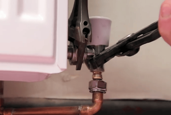 Fitting TRV's_4_Removing valve_2