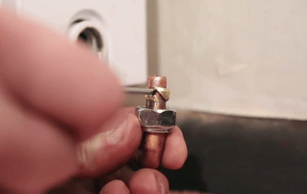 Fitting TRV's_7_opening brass loop