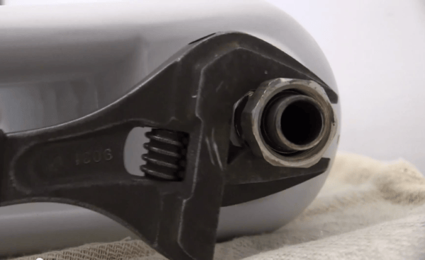 How to Install a Radiator_4_Spanner winding tail nut How to Install a Radiator_4_Spanner winding tail nut