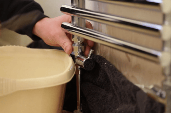 Remove HTR for Decorating_5_Remove Valve Nut