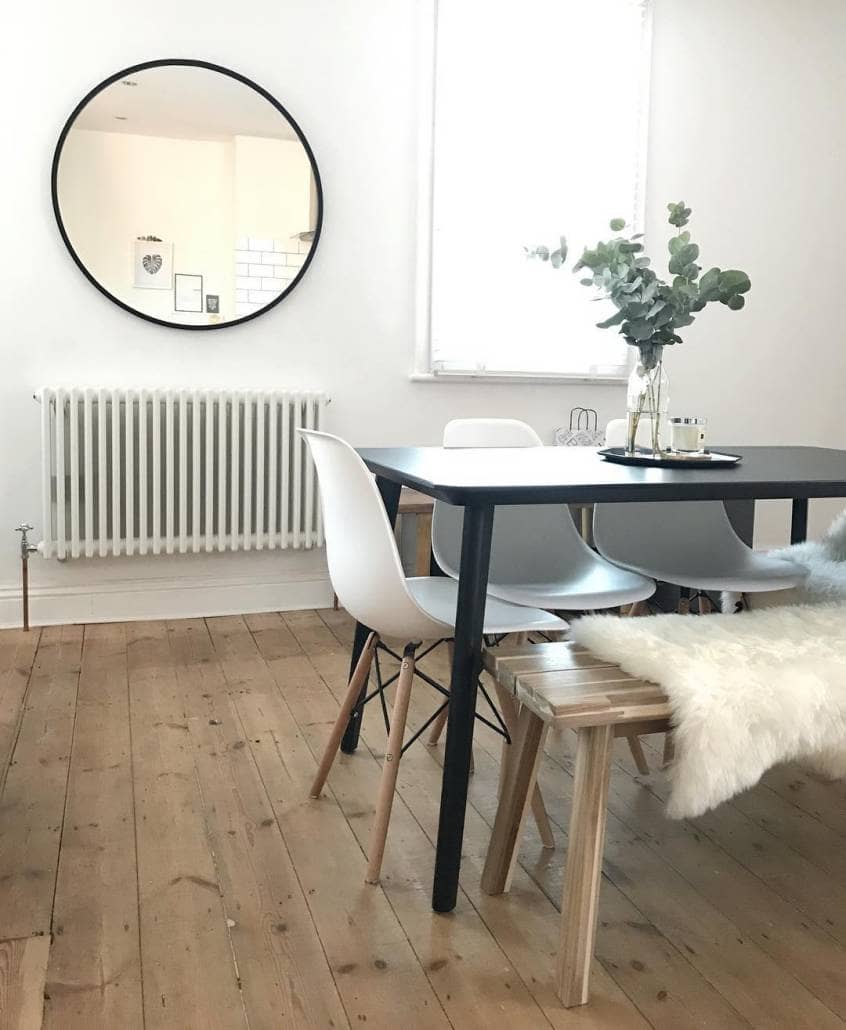 23498097_131687914203505_8794041359280373760_n Milano Windsor column radiator in a dining room.