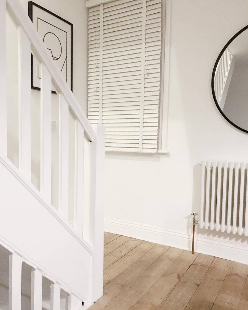 27575034_1580009362080403_1148506986896162816_n Milano Windsor column radiator in a hallway.