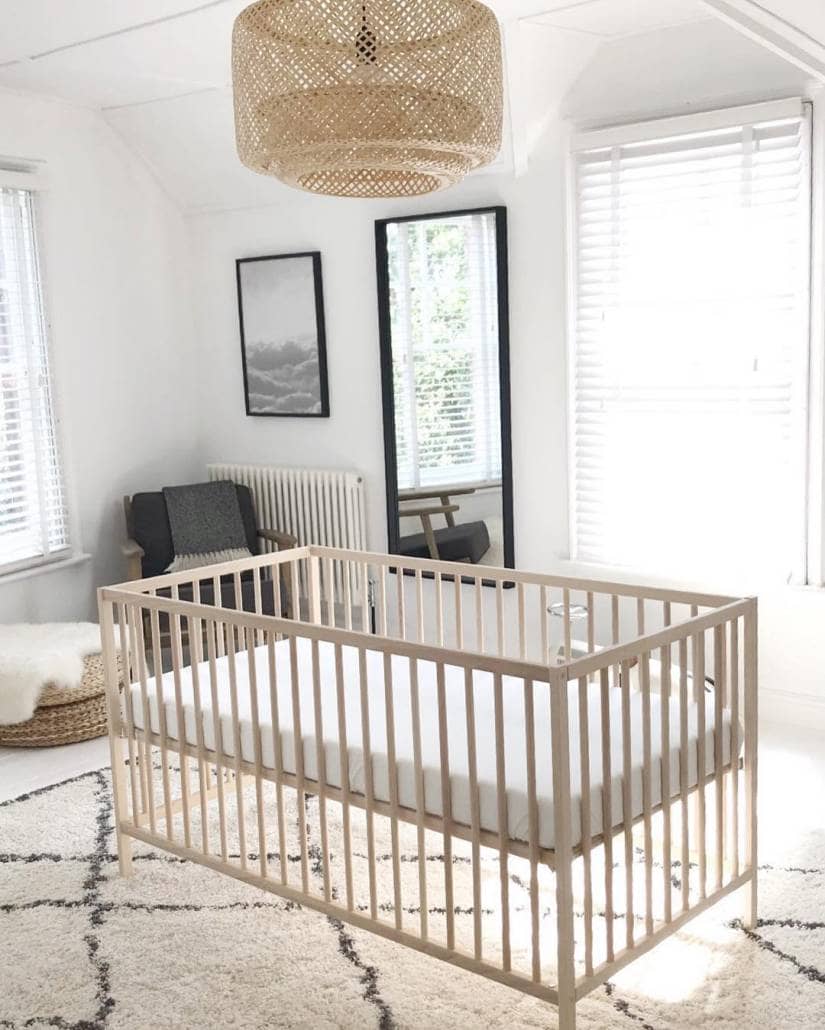 39665458_342894106254095_9136526286301167616_n Milano Windsor column radiator in a nursery.