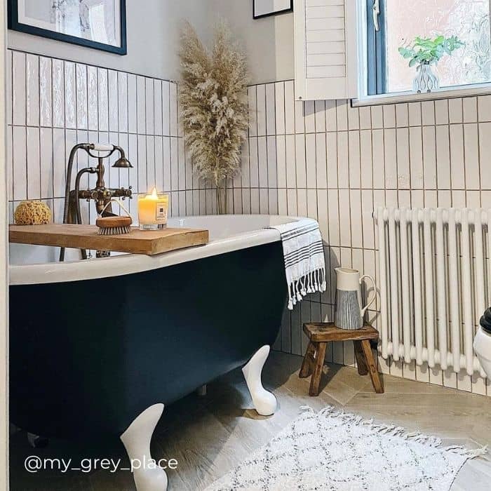 Milano Windsor - White Traditional Horizontal Double Column Radiator white column radiator next to a roll top bath