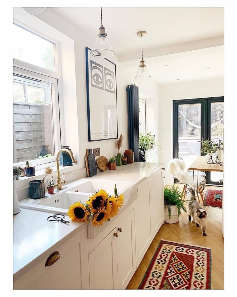 vertical Milano Windsor radiator in a white kitchen