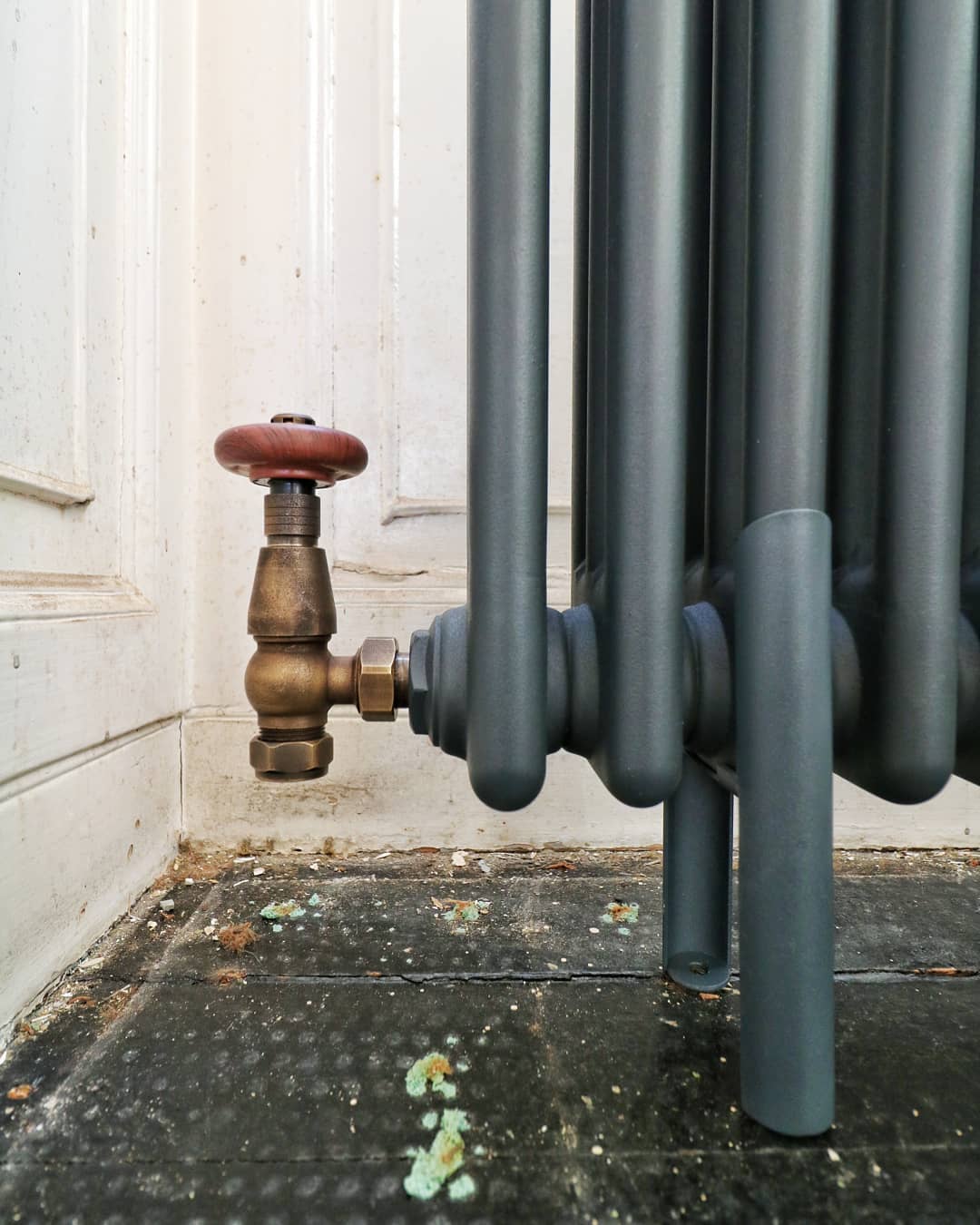 brass valves on an anthracite milano windsor radiator