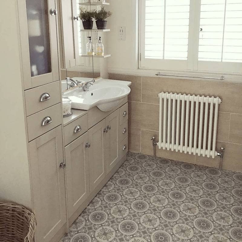 Milano Windsor radiator in a bathroom