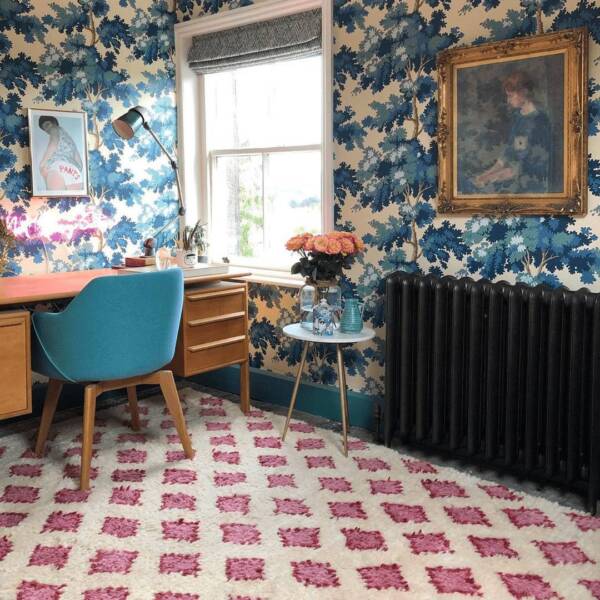 Milano Tamara cast-iron radiator in a vintage style room