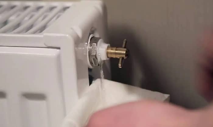 Fill Pressurised Boiler_8_Rad bleed to fill Bleeding a radiator
