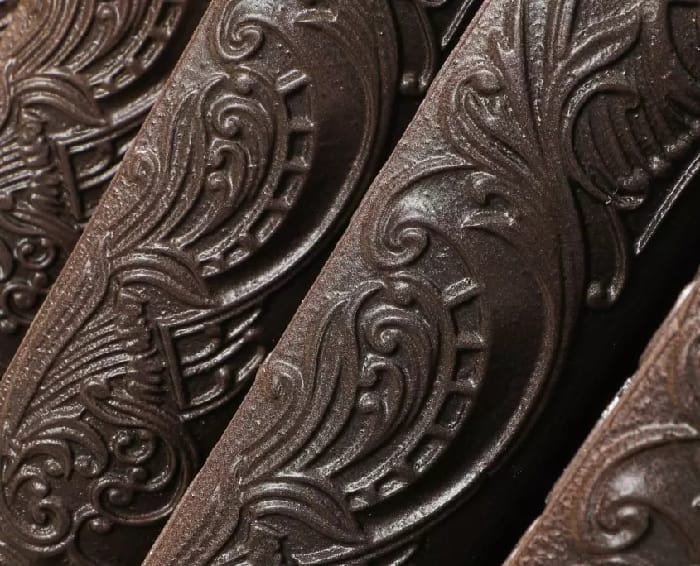 DRCIORAC1_6 Close up image of Milano Beatrix ornate cast iron radiator