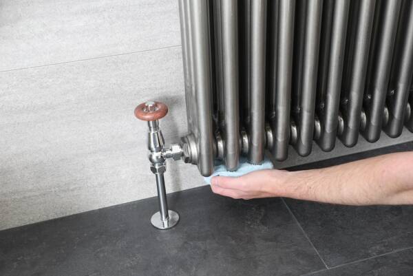 wiping underneath column radiator