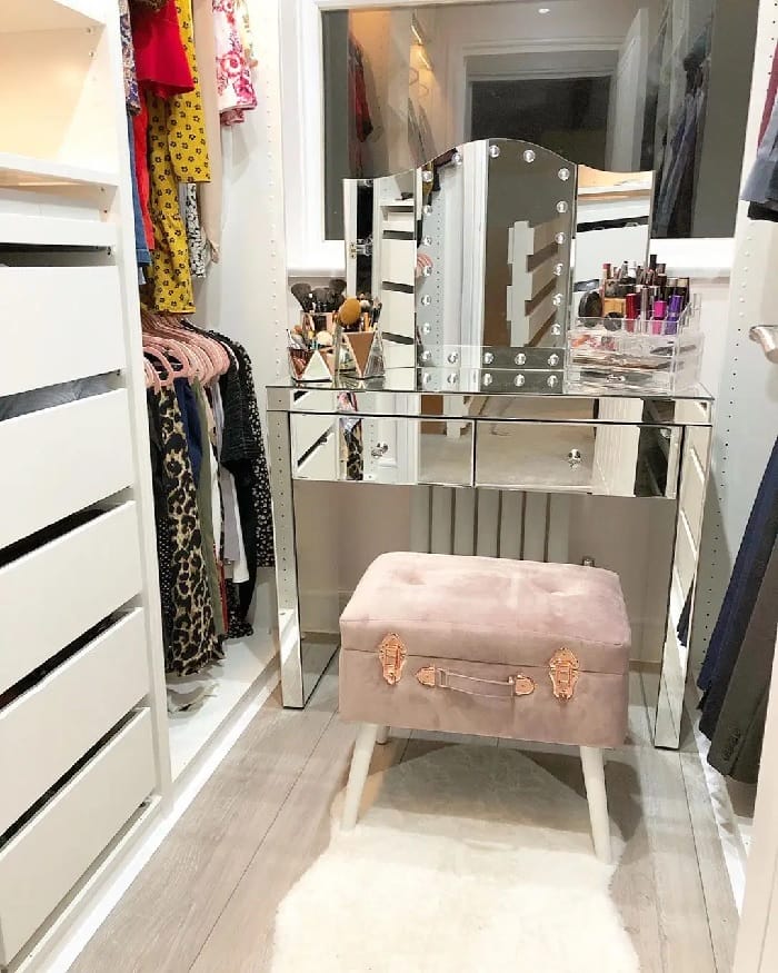 small aruba radiator in a small dressing room