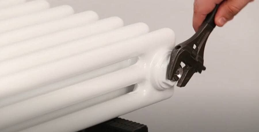 How to dress and hang a horizontal column radiator